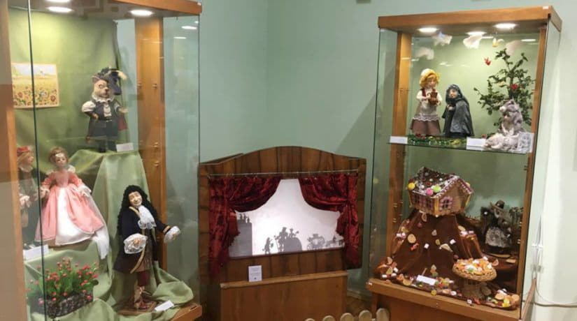 Музей игрушки приглашает на квест в рамках выставки авторских кукол «Сказочные приключения»