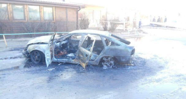 В Оболонском районе на дороге сгорел автомобиль