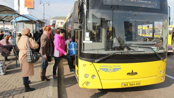 На период ремонта станции метро «Святошин» организована дополнительная остановка для автобусов и троллейбусов