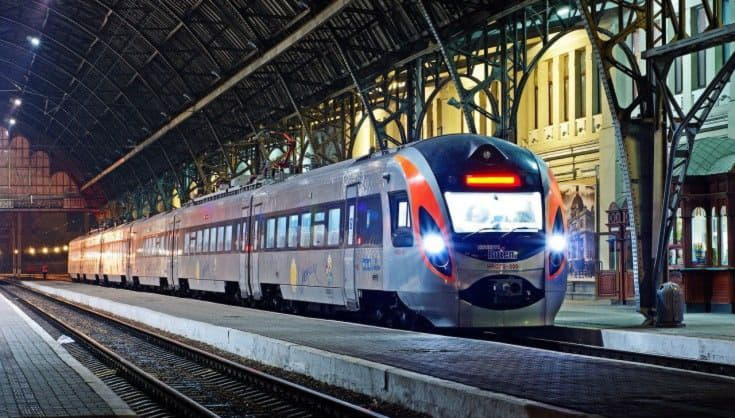 К 8 марта «Укрзализныця» назначила 13 дополнительных поездов