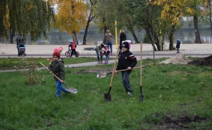 До конца осени в парках и скверах города будут проходить сезонные толоки