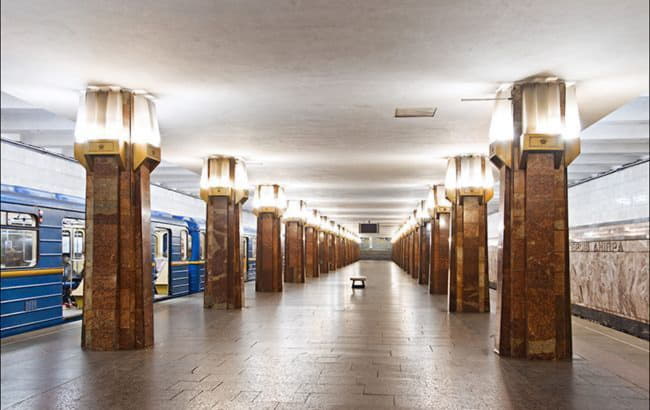 С 21 апреля закрывается один из вестибюлей станции метро «Героев Днепра»