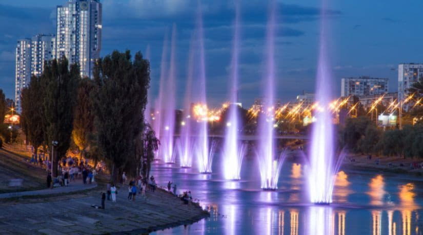 Великі фонтани в центрі Києва та на Русанівському каналі поки не працюватимуть