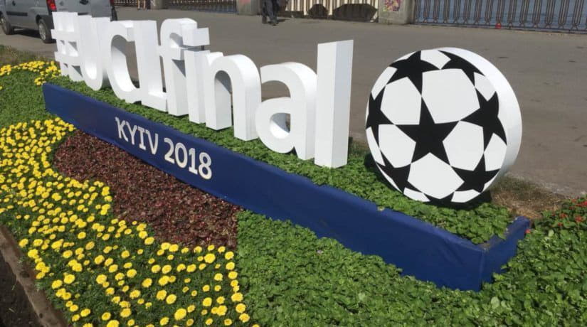 В десяти районах города появятся цветочные композиции и объемные надписи в честь финала Лиги чемпионов