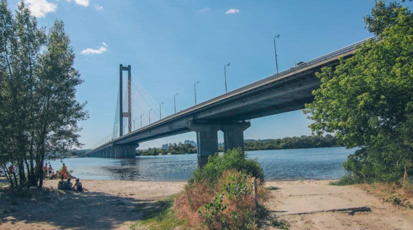 В Киеве мужчина погиб, прыгнув в воду с Южного моста