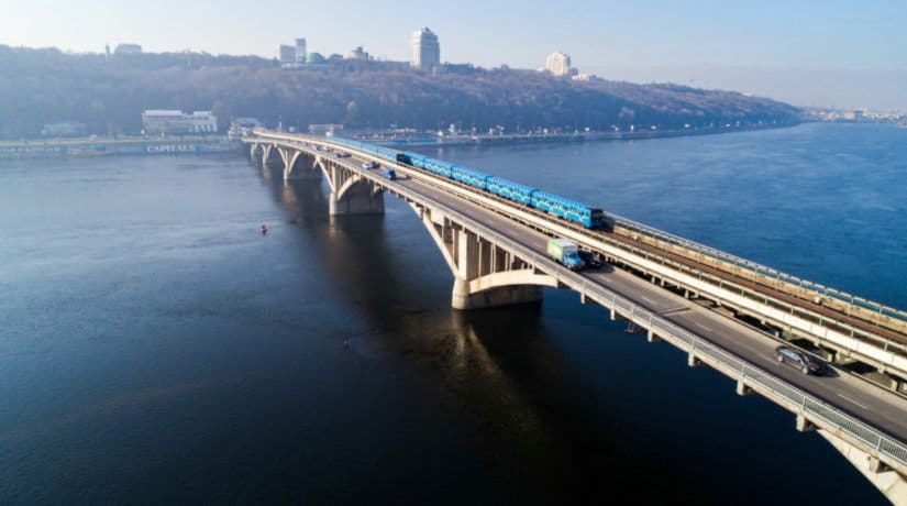 В Киеве капитально отремонтируют автопроезды моста Метро
