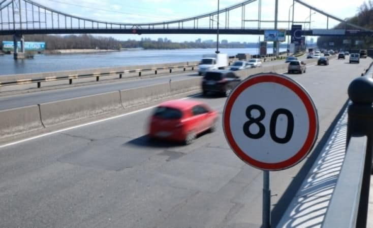 На 17 улицах Киева разрешили ездить со скоростью 80 км/ч