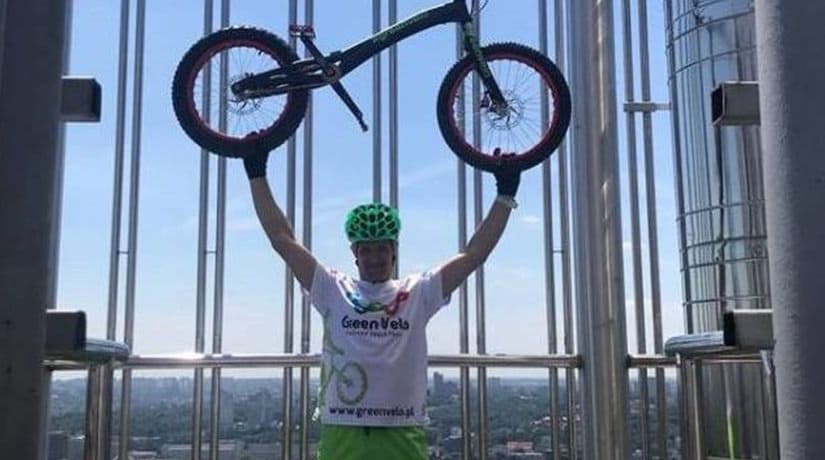 Польский велосипедист установил в Киеве новый рекорд по восхождению на небоскреб