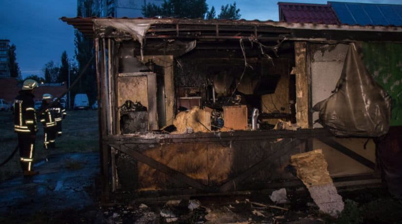 В Днепровском районе сгорела летняя пристройка кафе