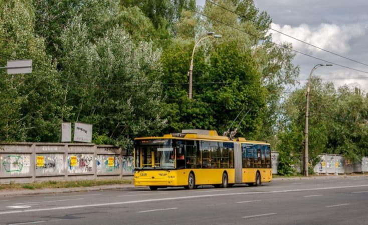 На проспекті Перемоги відновили контактну мережу: коли запрацюють тролейбуси № 5, 7