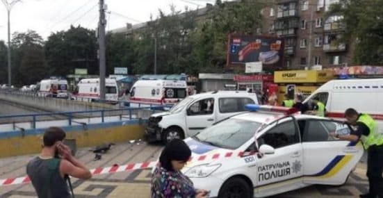 На Дорогожичах в результате аварии автомобиль отбросило на пешеходов, один человек погиб