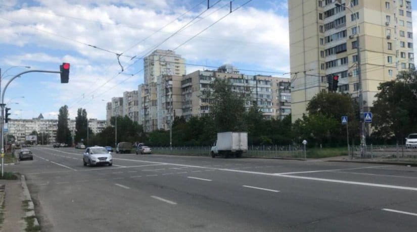 На улице Героев Днепра начал работать новый светофор
