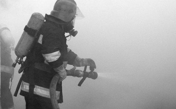 В Днепровском районе во время пожара в жилом доме погиб человек